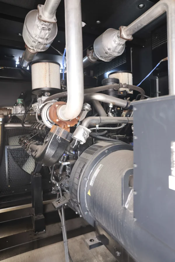 Gillette SP-4000-3-4N2(L2) 400kw /300kw Natural Gas/LP - Image 2